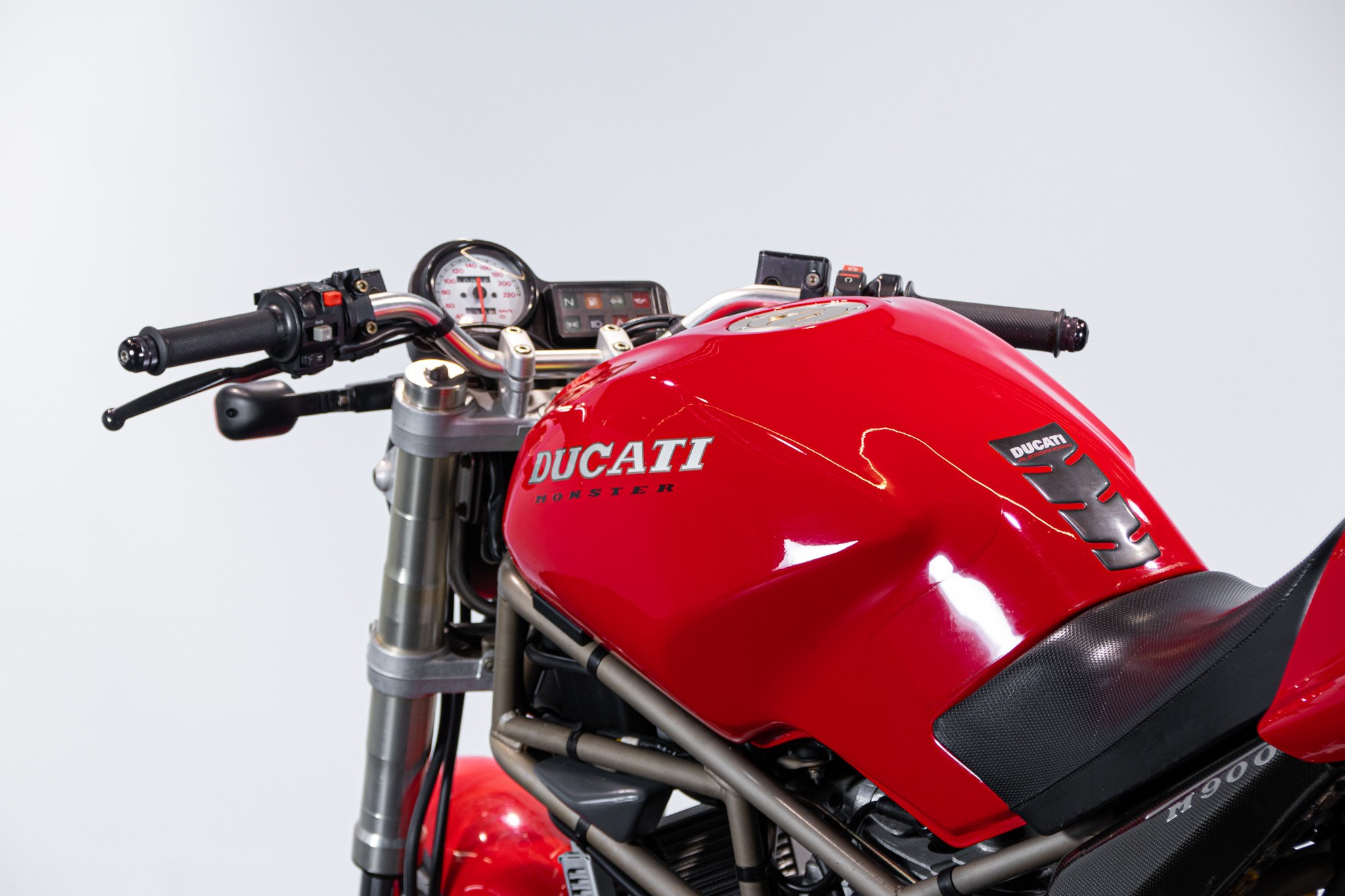 Ducati MONSTER 900 