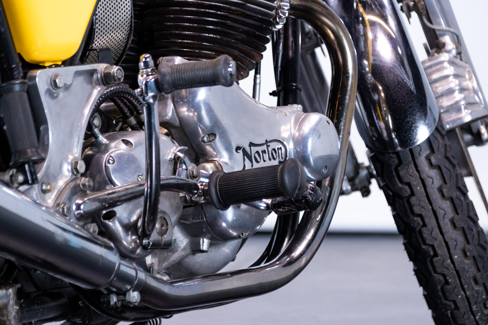 Norton COMMANDO 750 ROADSTER       
