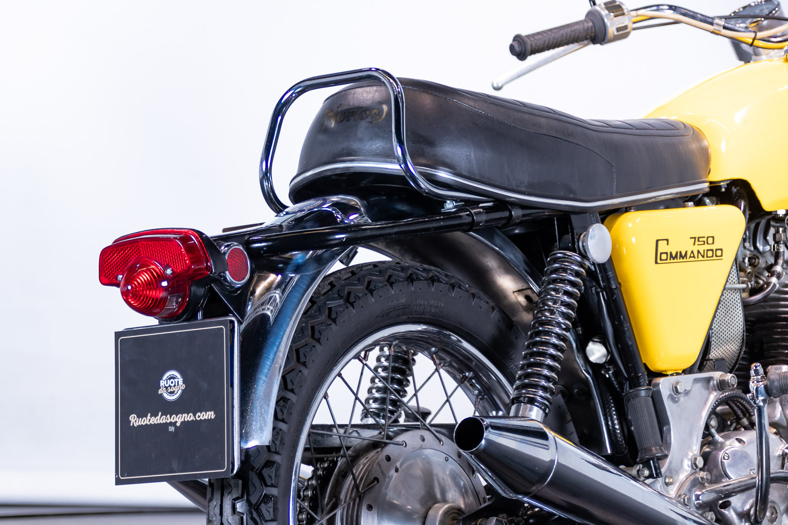 Norton COMMANDO 750 ROADSTER       