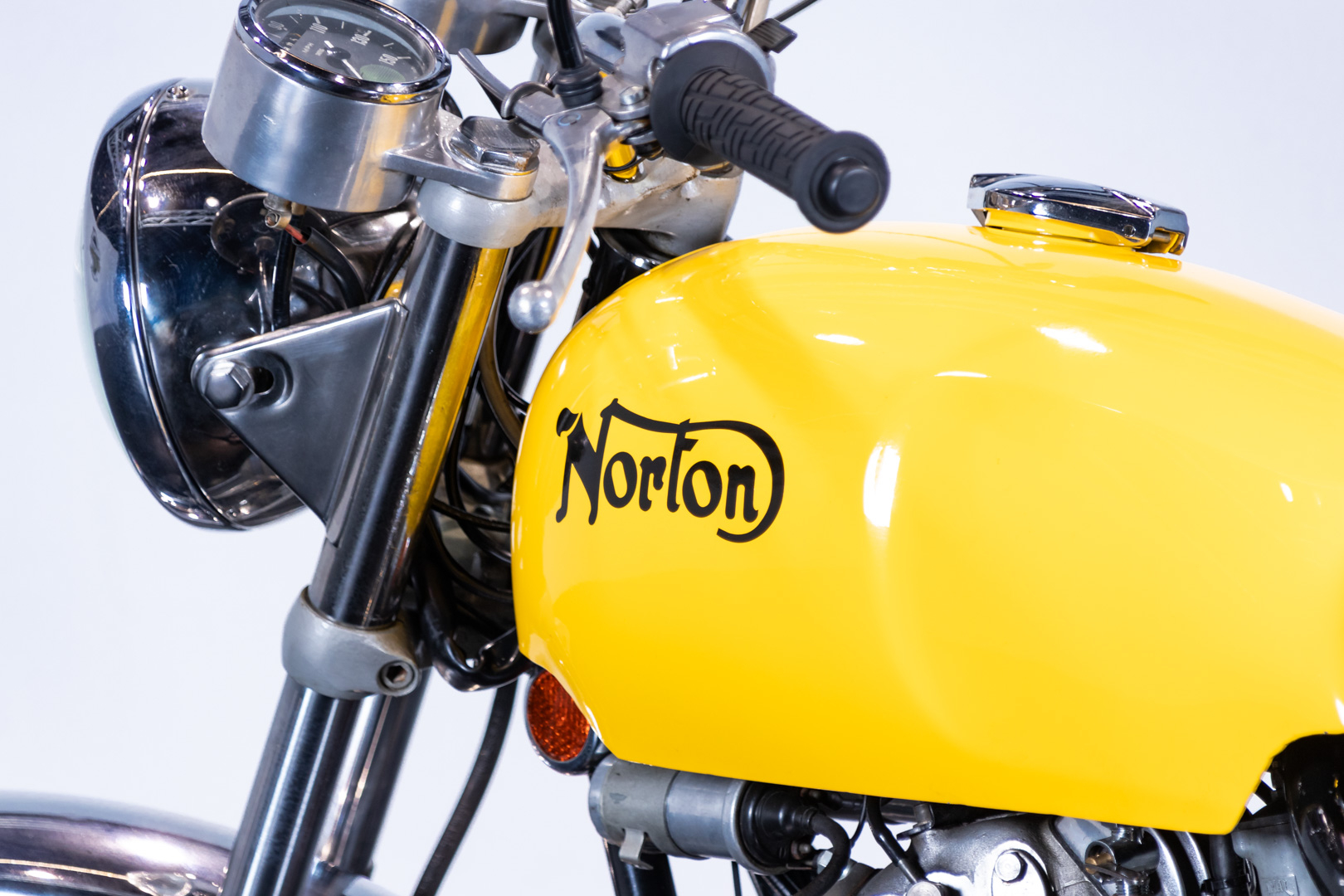 Norton COMMANDO 750 ROADSTER       