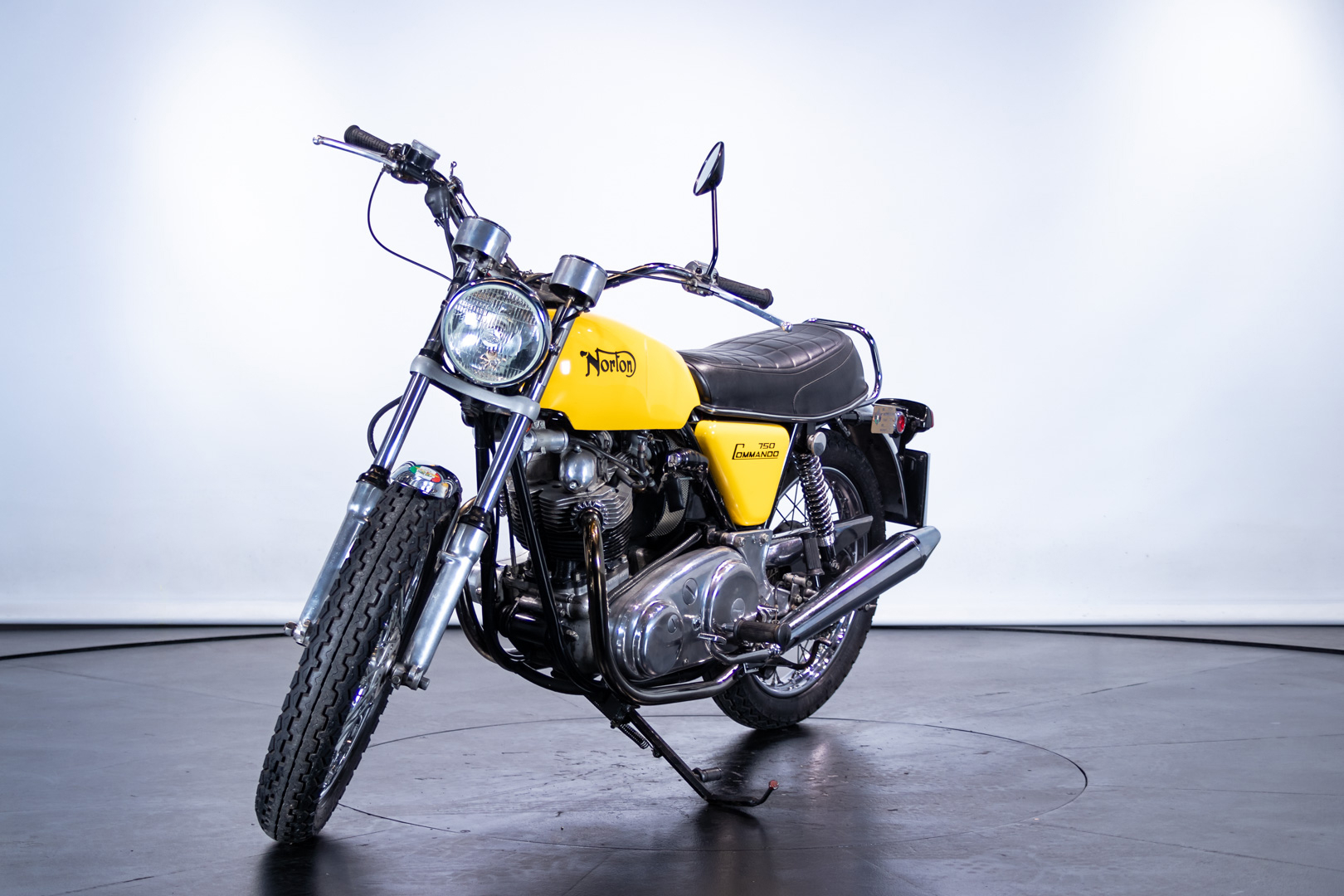 Norton COMMANDO 750 ROADSTER       