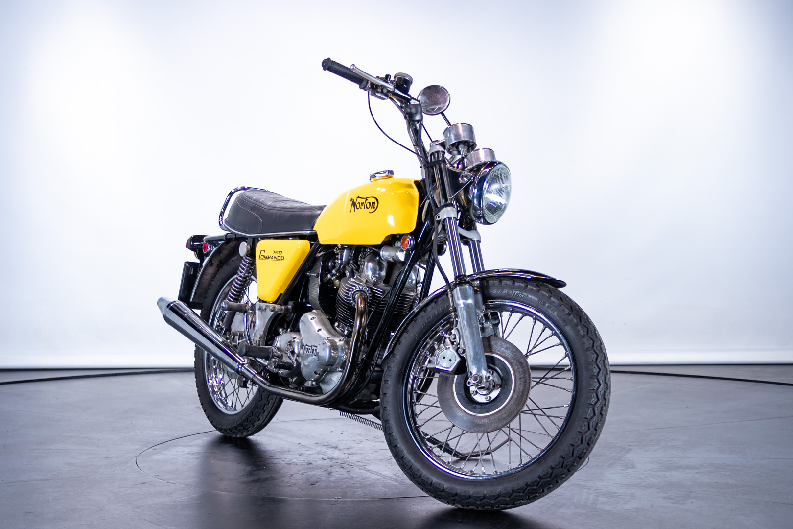 Norton COMMANDO 750 ROADSTER       