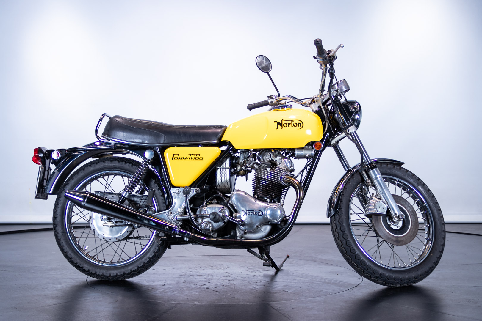 Norton COMMANDO 750 ROADSTER       