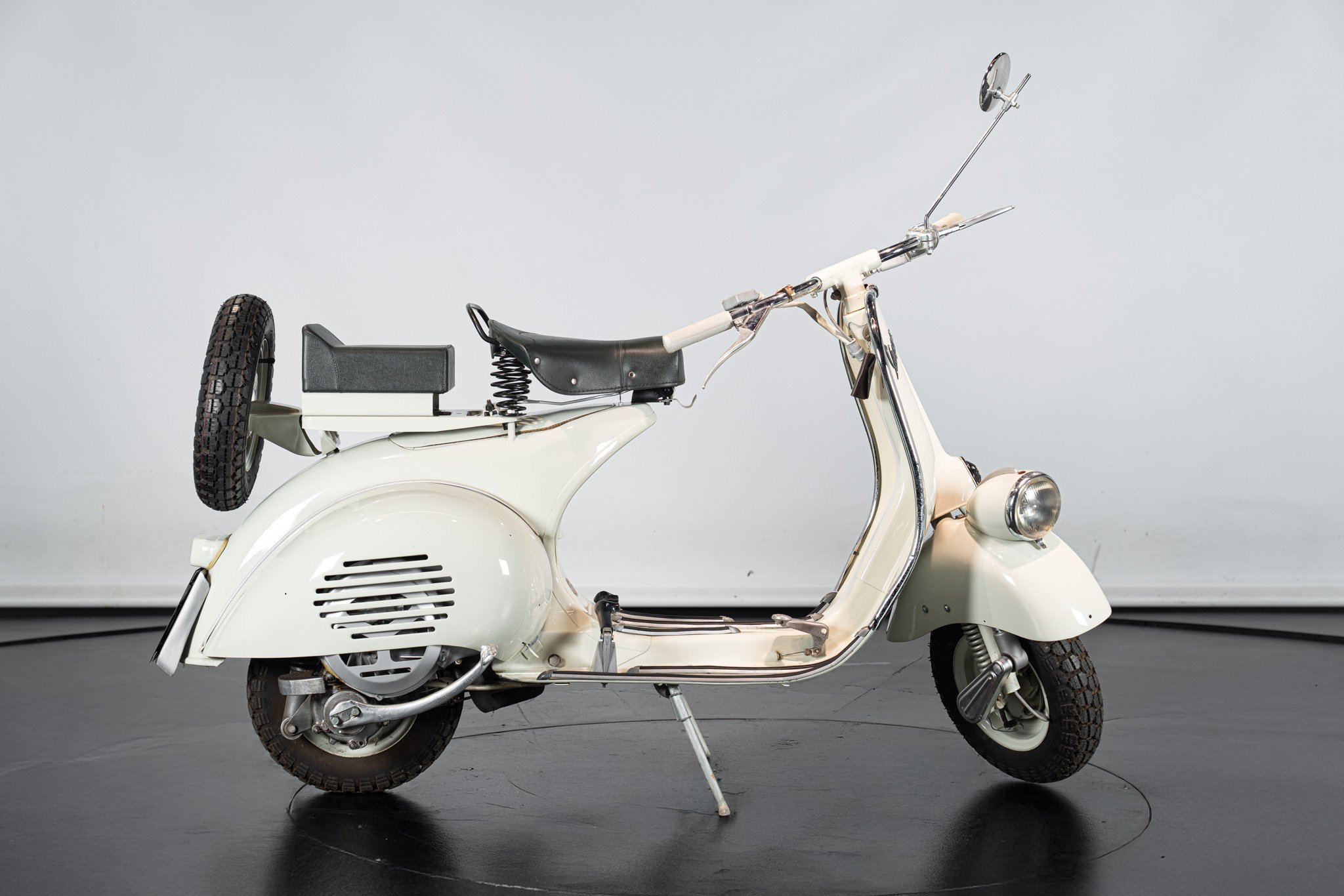 Piaggio VESPA VN2T 125 \"FARO BASSO \" 