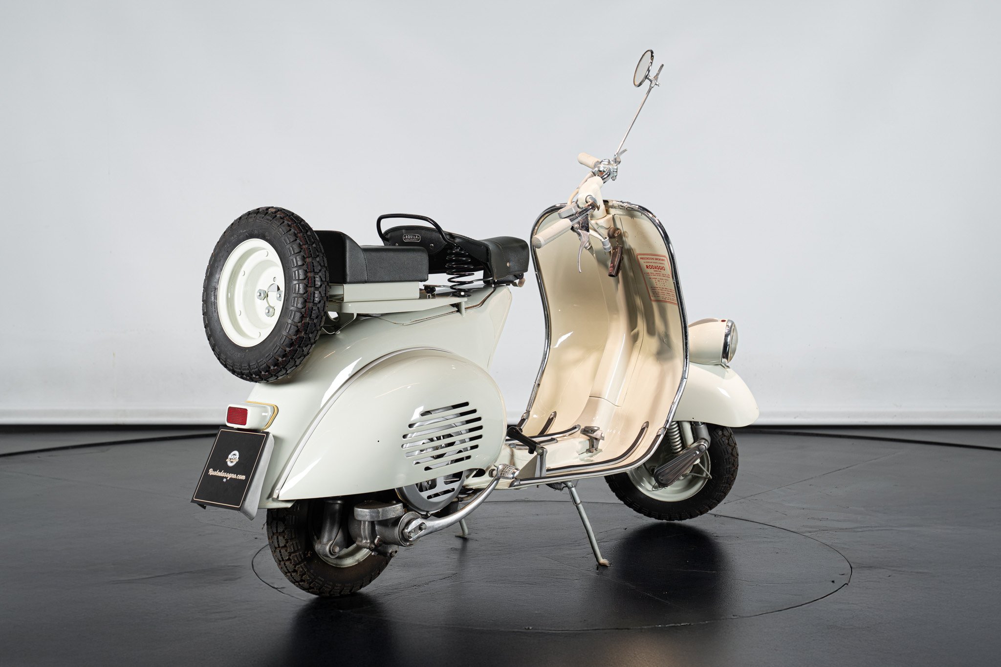 Piaggio VESPA VN2T 125 \"FARO BASSO \" 