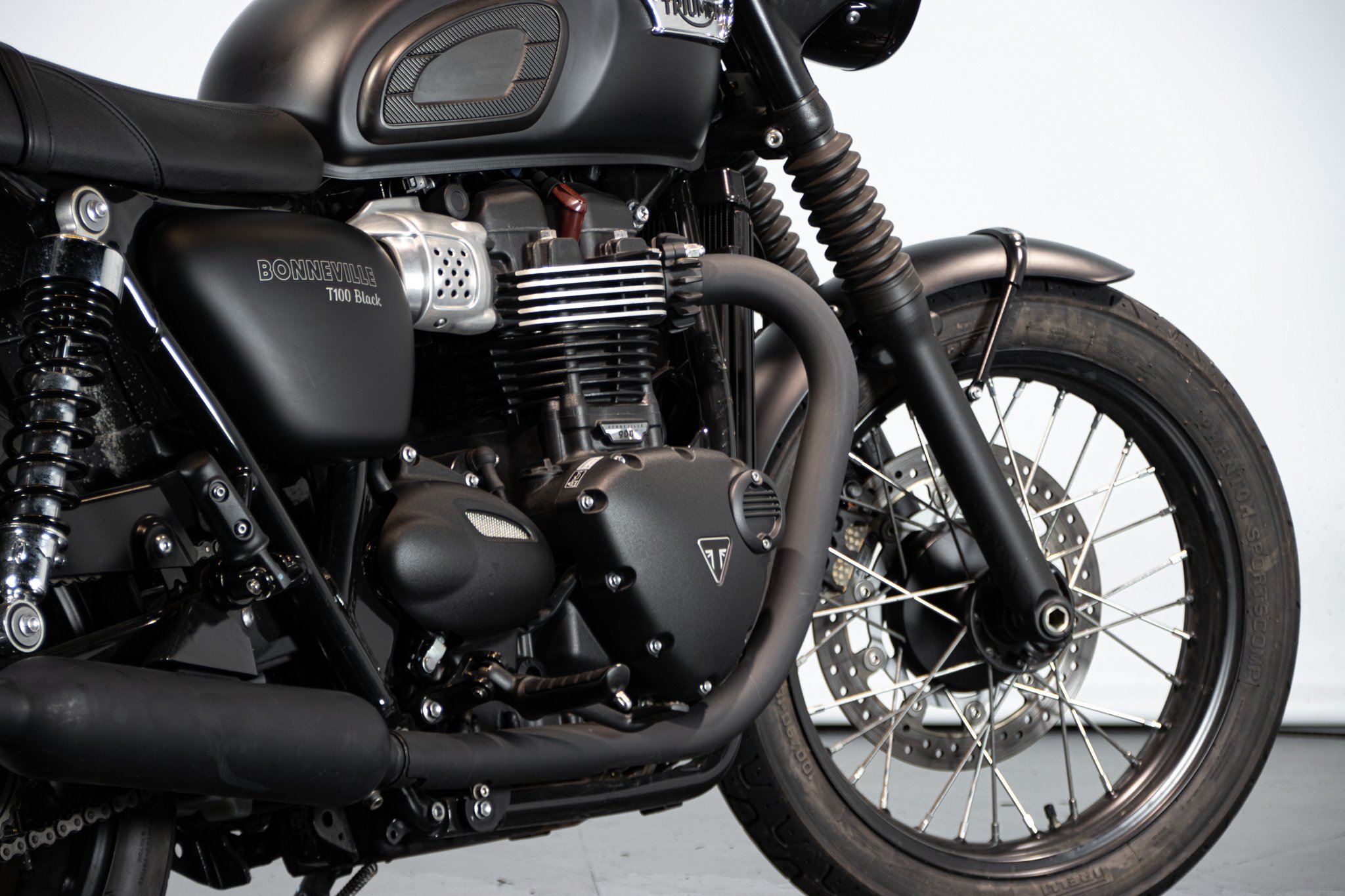 Triumph BONNEVILLE T100 BLACK 
