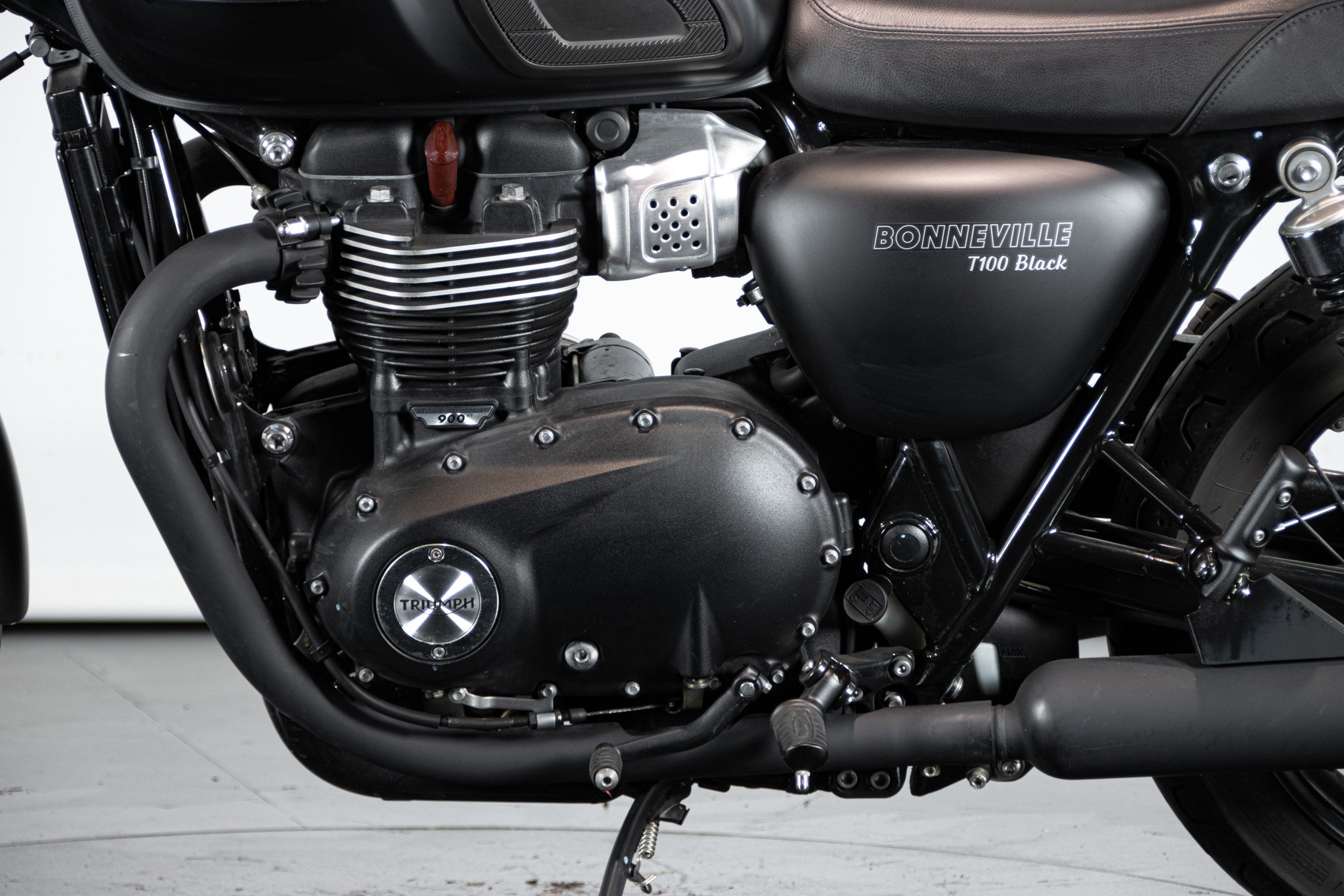 Triumph BONNEVILLE T100 BLACK 