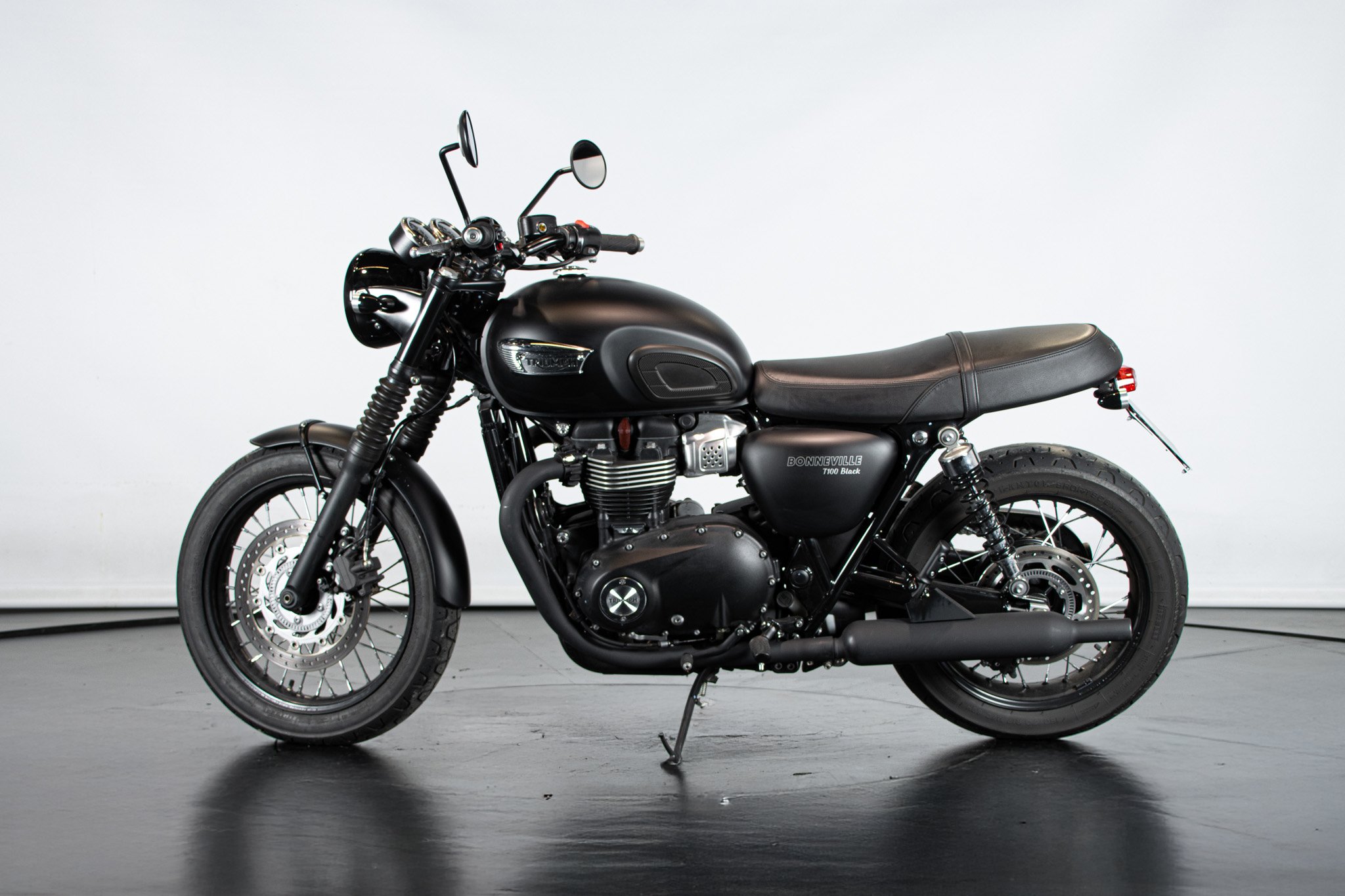 Triumph BONNEVILLE T100 BLACK 